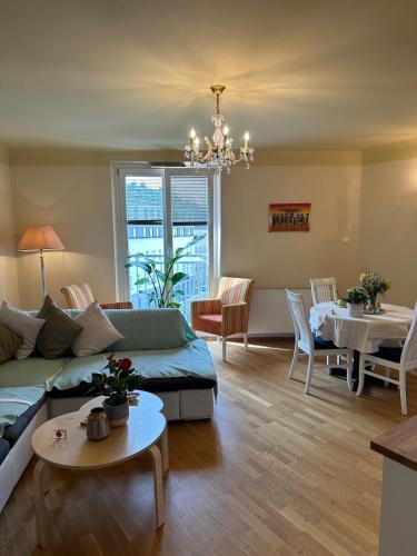 Funfhaus Apartment | 3BR, 5 Beds, Sofa 2P, 5min U4,U6 Schönbrunn