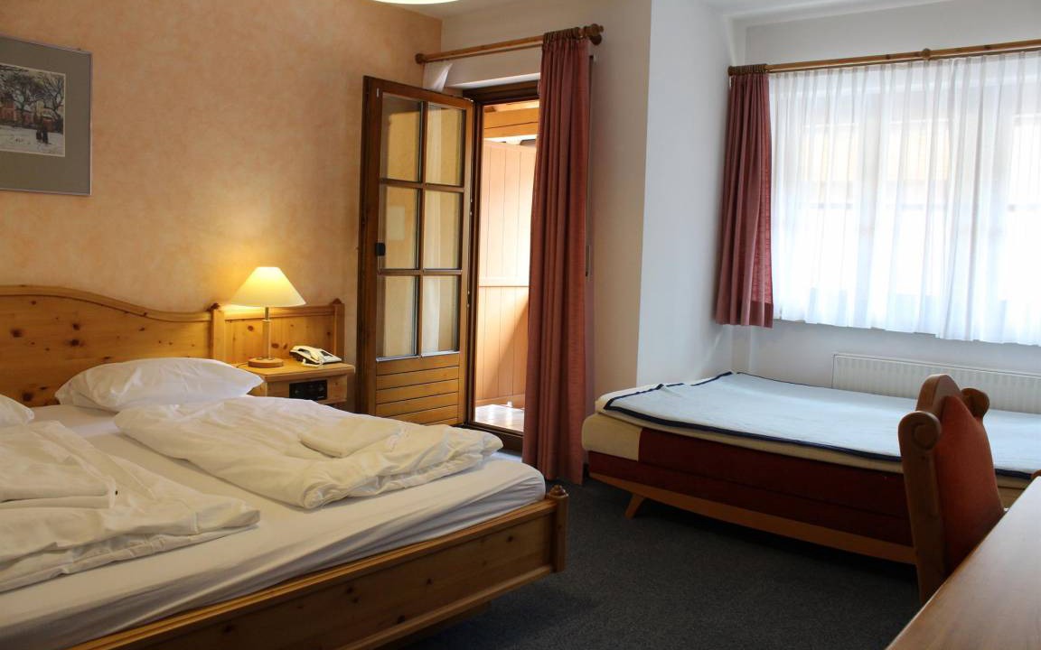 Annaberg im Lammertal Hotel | 4-bed room, shower, toilet
