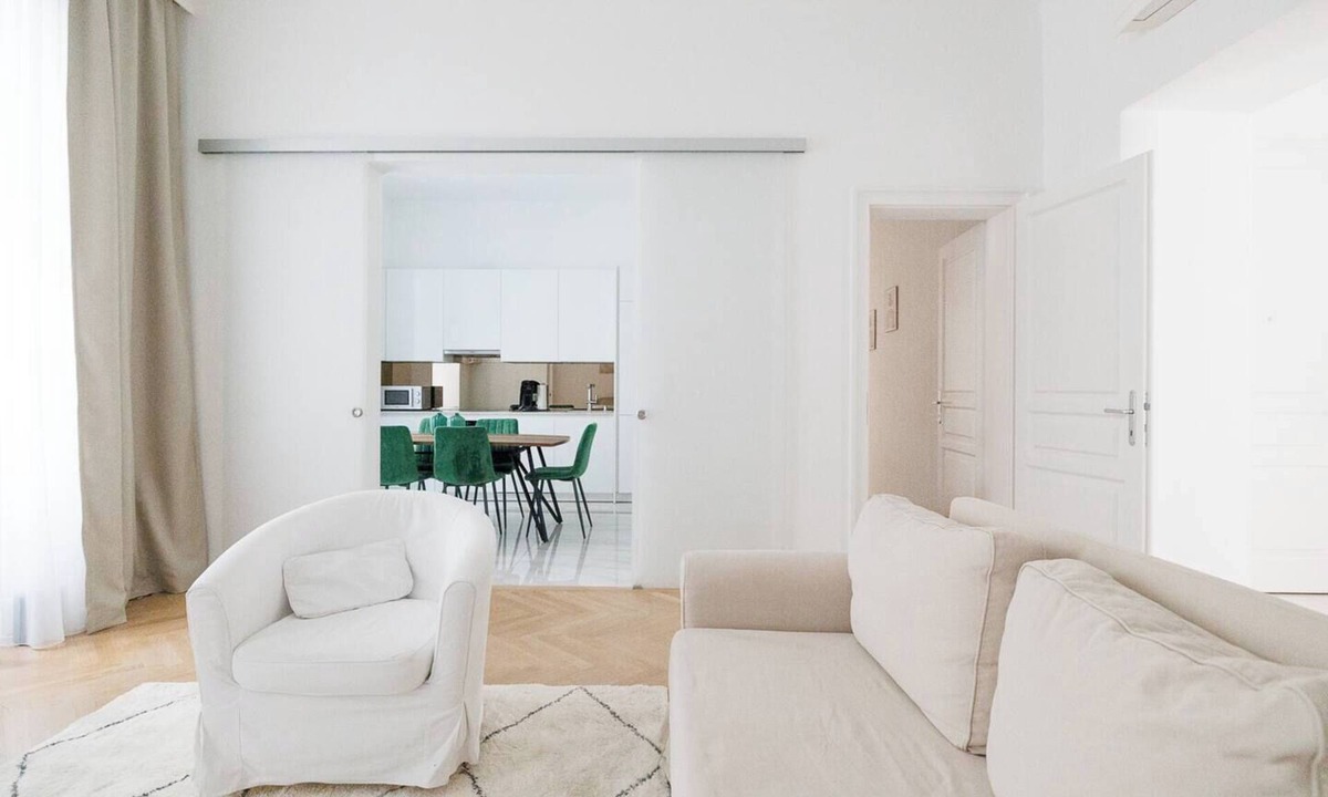 Leopoldstadt Apartment | 4BR Vienna Gem - Families - 5.5 Baths, Sleeps 14