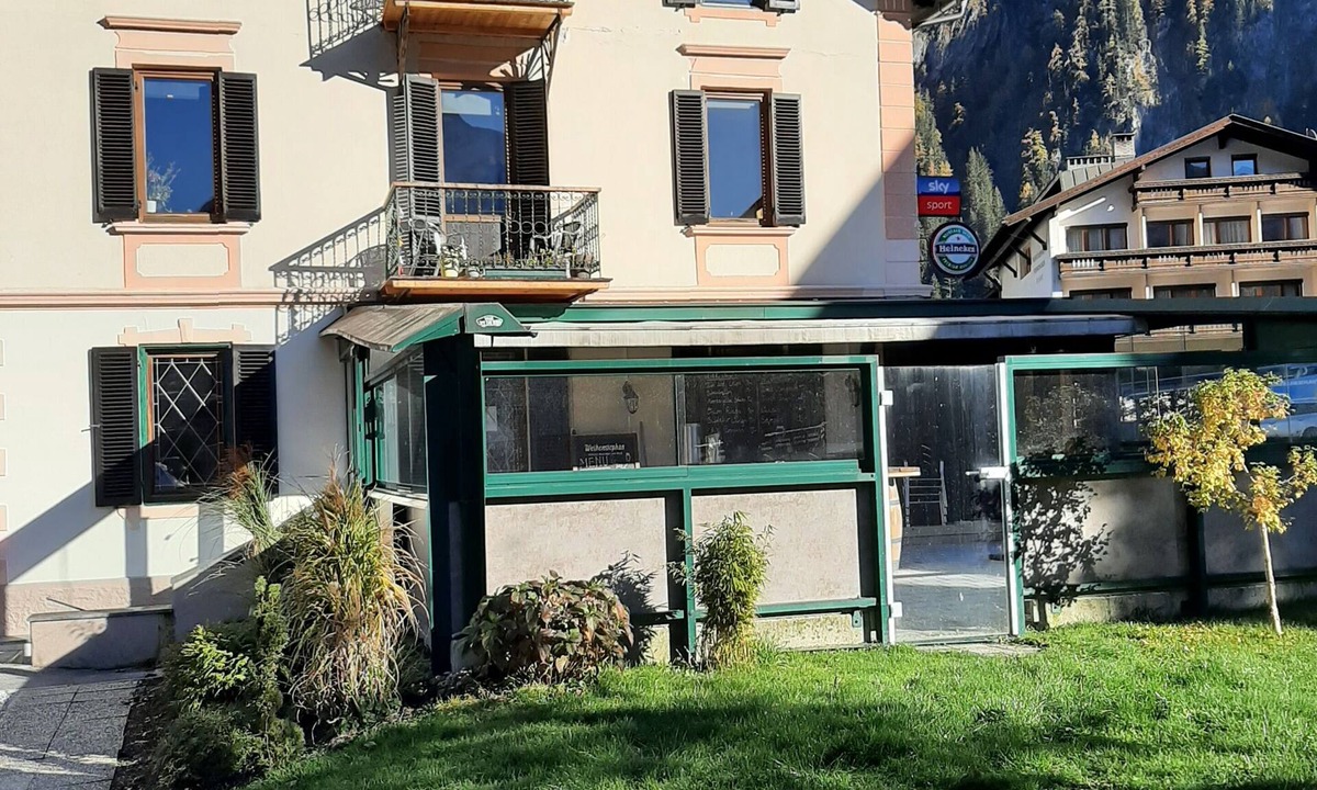 Mayrhofen Apartment | 5 minutes walk to cable car! Family size Apartment at super location.