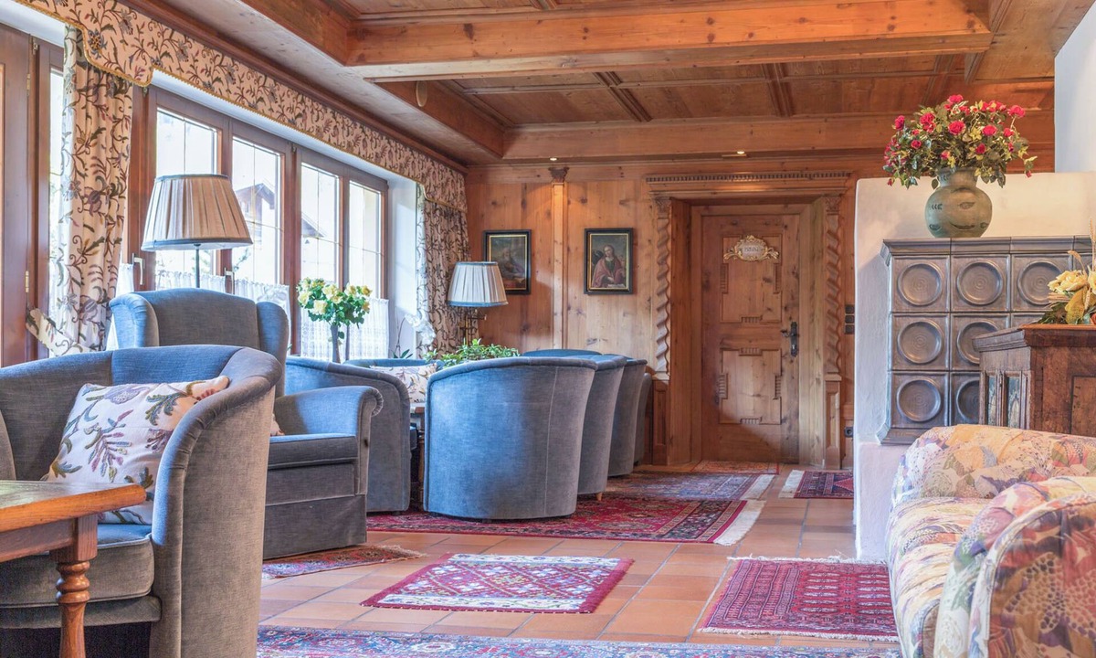 Zellbergeben Apartment | Affordable 6-bed apartment centrally located in Zell am Ziller - 5 minutes to the gondolas!