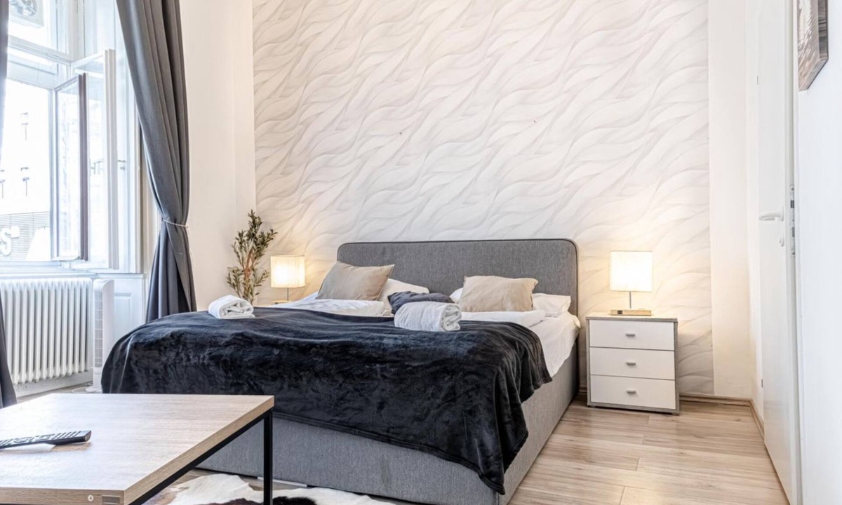 Mariahilf Apartment | Affordable Hotel Room with City view | Mariahilfer
