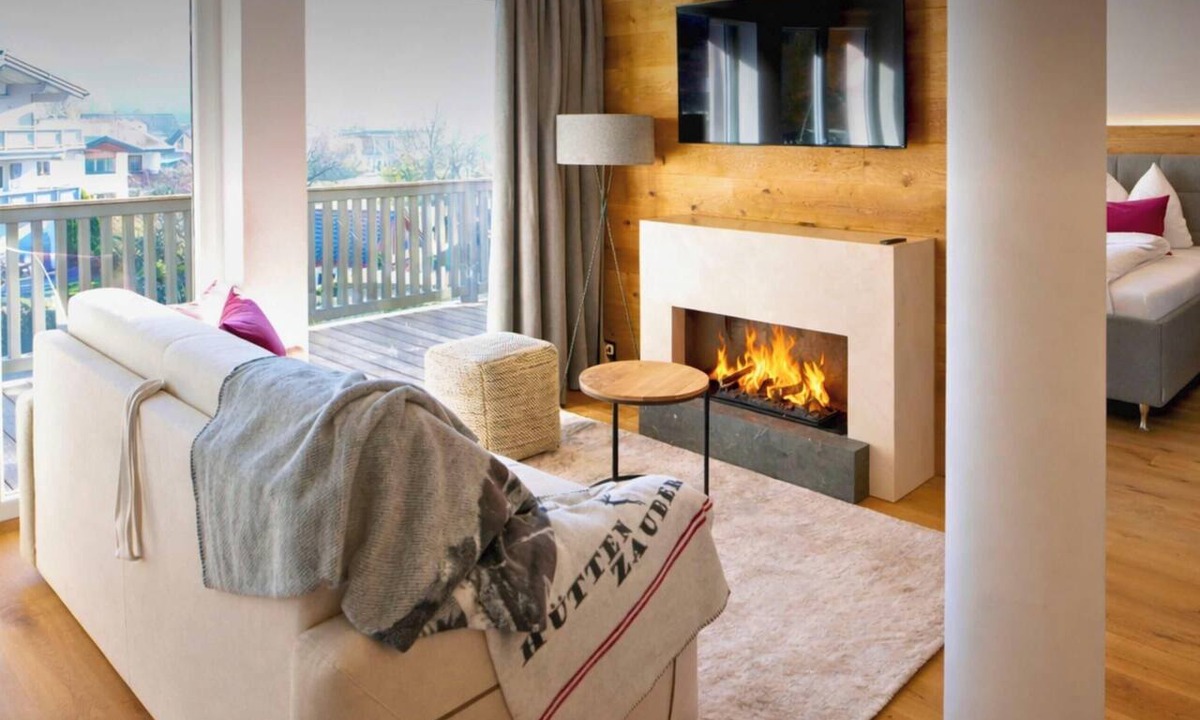 Kramsach Apartment | ALPENGONDEL Suite – Balcony & Mountain View