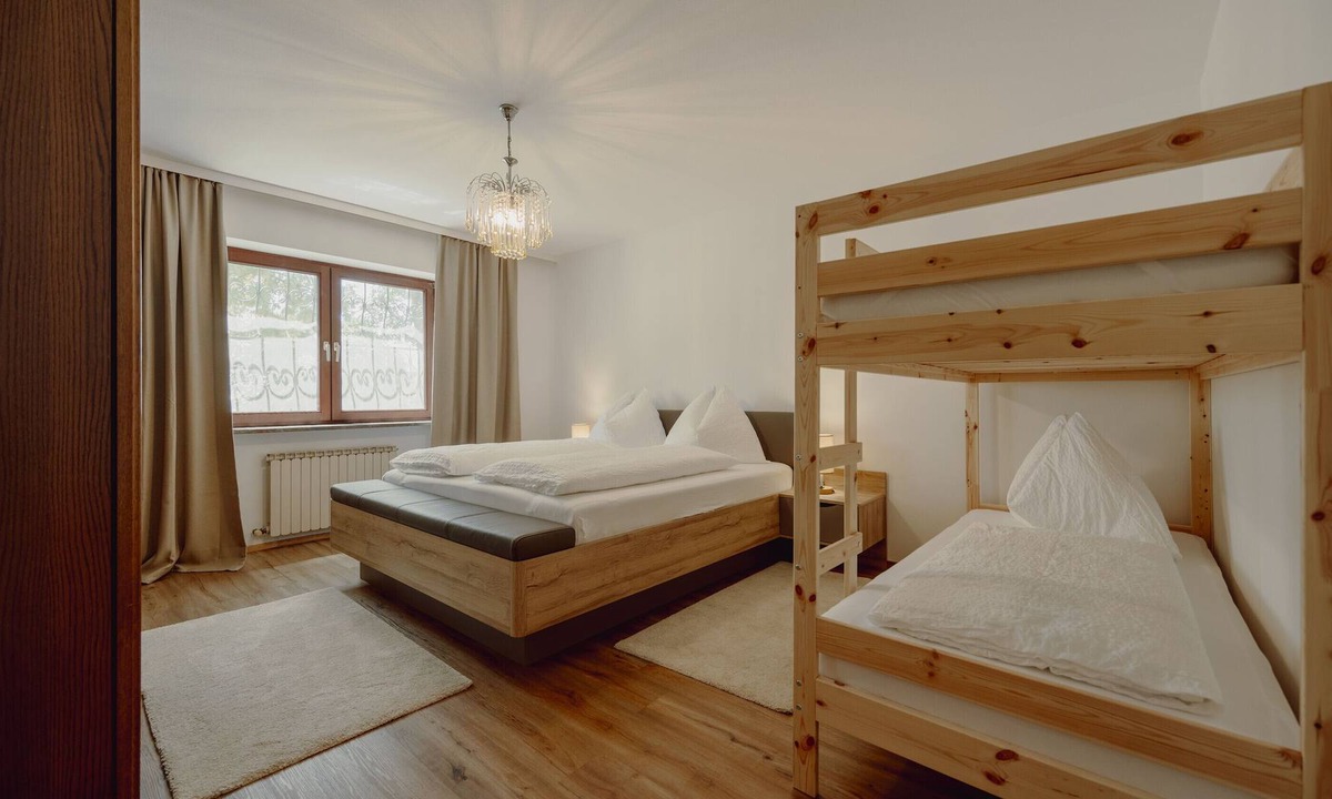 Sankt Johann im Pongau House | Apartment Hotel "Lerchs Farmhouse" with Mountain View, Shared Sauna & Wi-Fi
