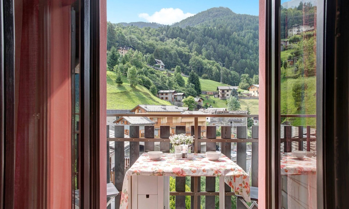 Valtellina Apartment | Apartment 'Appartamento Gaia' with Mountain View, Shared Terrace and Shared Garden