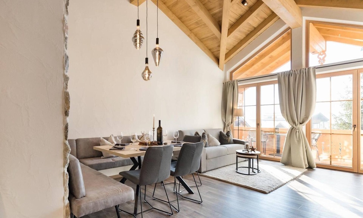 Zillertal Apartment | Apartment "Das Krumerhaus – Die Dorfplatzlodge" with Mountain View, Balcony and Wi-Fi