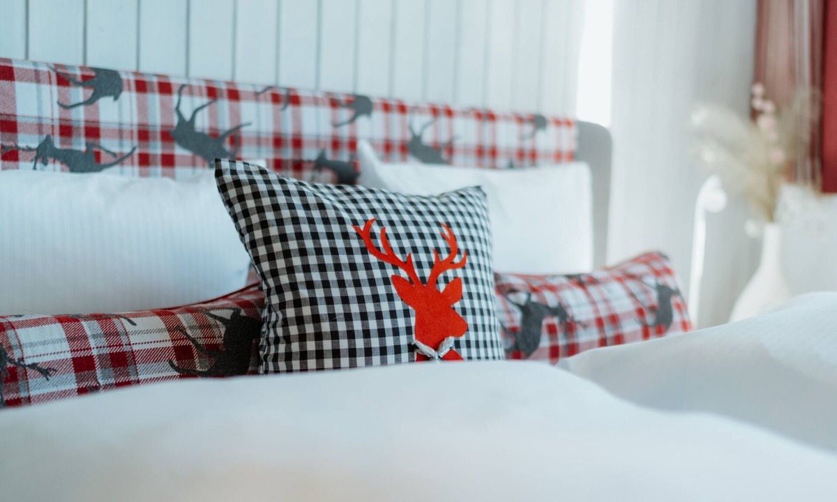 Mitloedi Apartment | Apartment Enzian: Modern apartment with mountain views next to the ski slopes