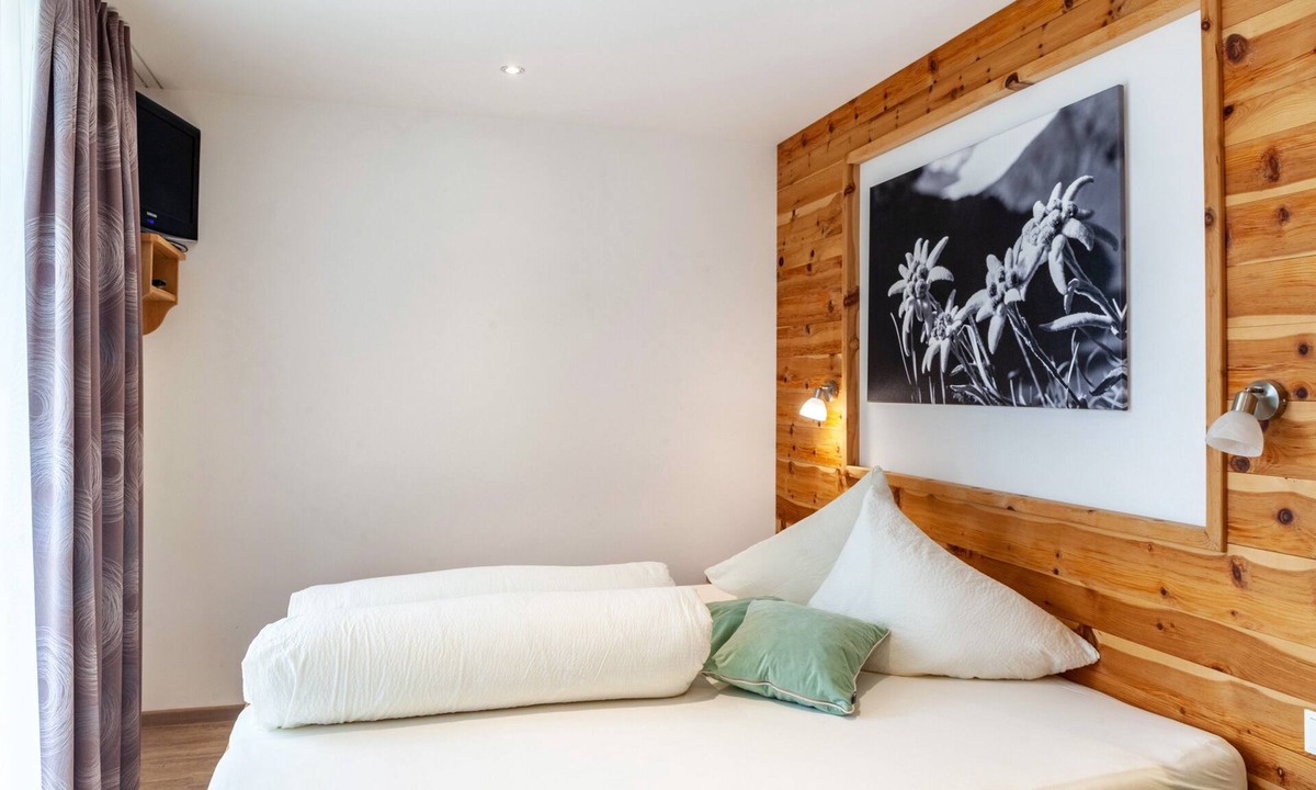 Kaltenbach Apartment | Apartment "Hochzillertal Gartenwohnung" with Mountain View, Terrace & Wi-Fi
