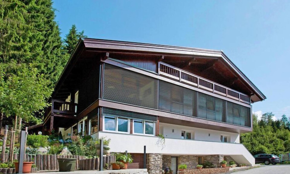 Schonbach Apartment | Apartment in Neukirchen with a balcony
