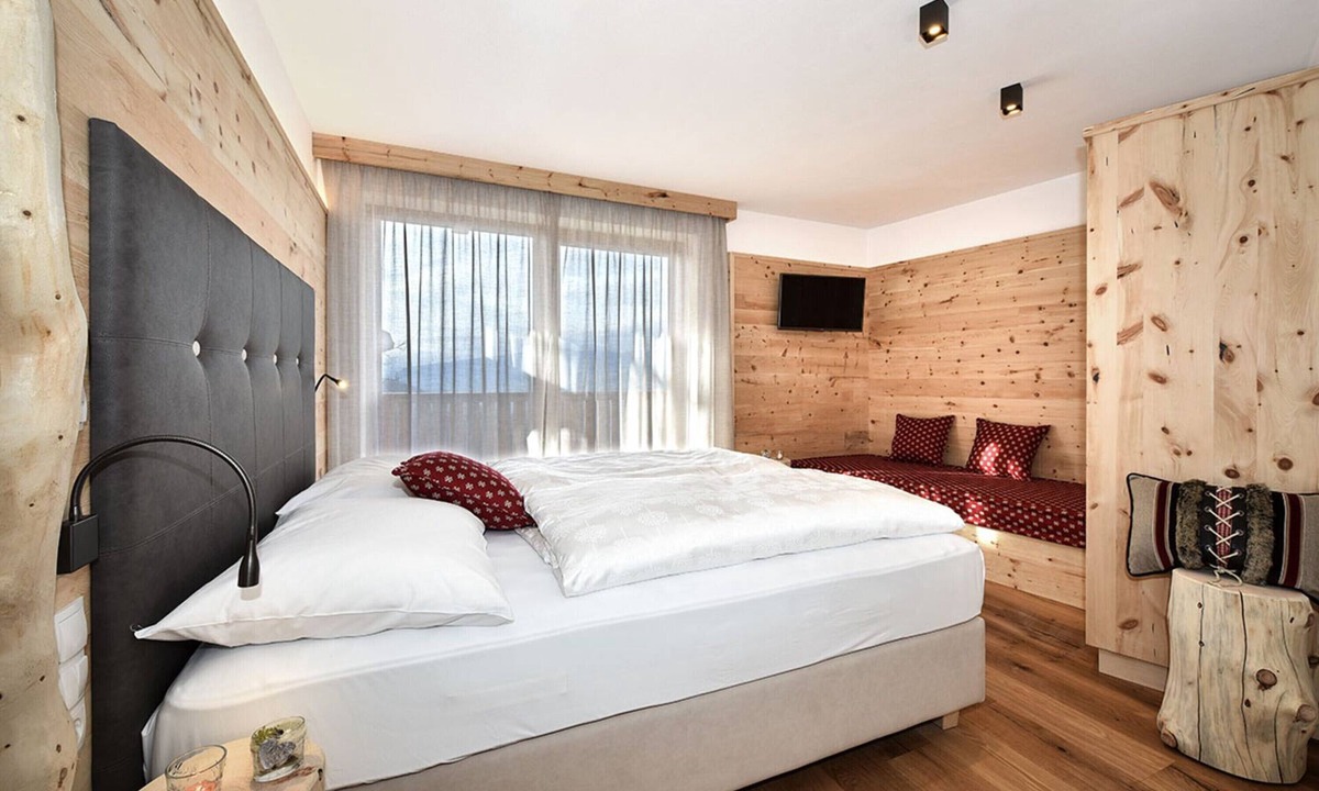 Sant'Andrea in Monte Apartment | Apartment 'Ban Rutzner Brixen' with Mountain View, Shared Terrace and Wi-Fi