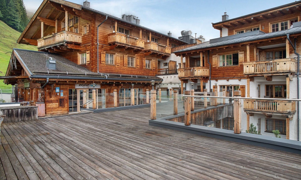 Paß Thurn Apartment | Apartment 'Panorama Chalets Am Pass Thurn' with Mountain View, Private Terrace and Wi-Fi