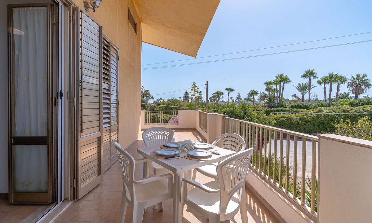 San Lorenzo Apartment | Apartment 'San Lorenzo' with Balcony, Wi-Fi and Air Conditioning