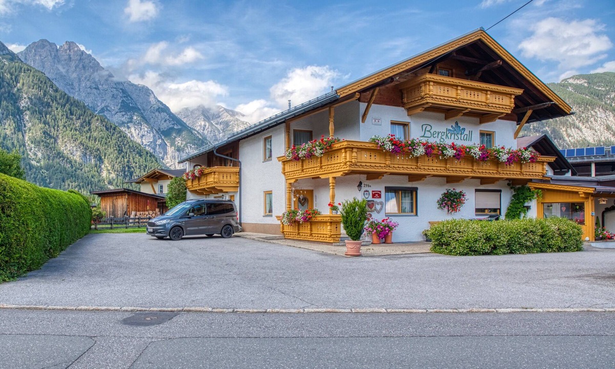 Weidach Apartment | Apartment "Sterngucker Suite" with Mountain View, Shared Garden and Wi-Fi