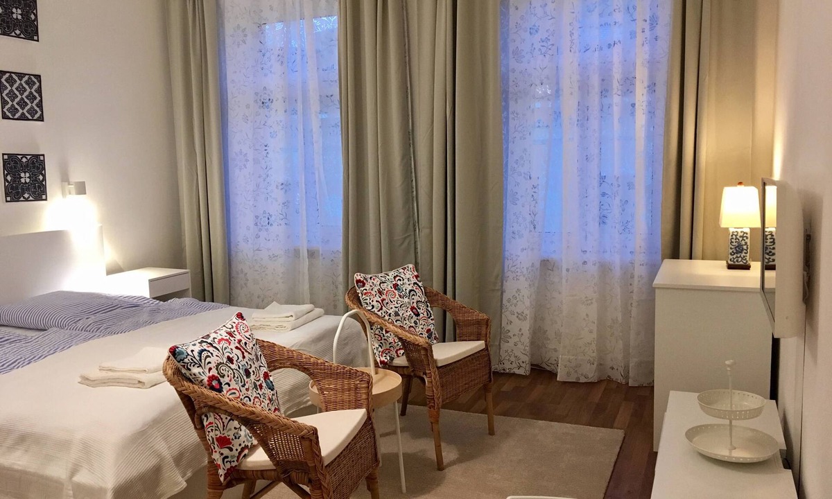 Neulerchenfeld Apartment | Apartment Top 30 mit Doppelbett im Wohnraum