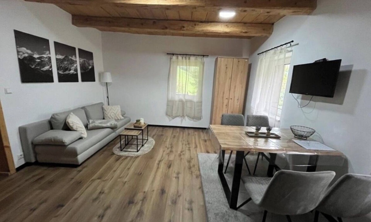 Bad Bleiberg Apartment | Apartment with mountain view and garden. Family & pet friendly