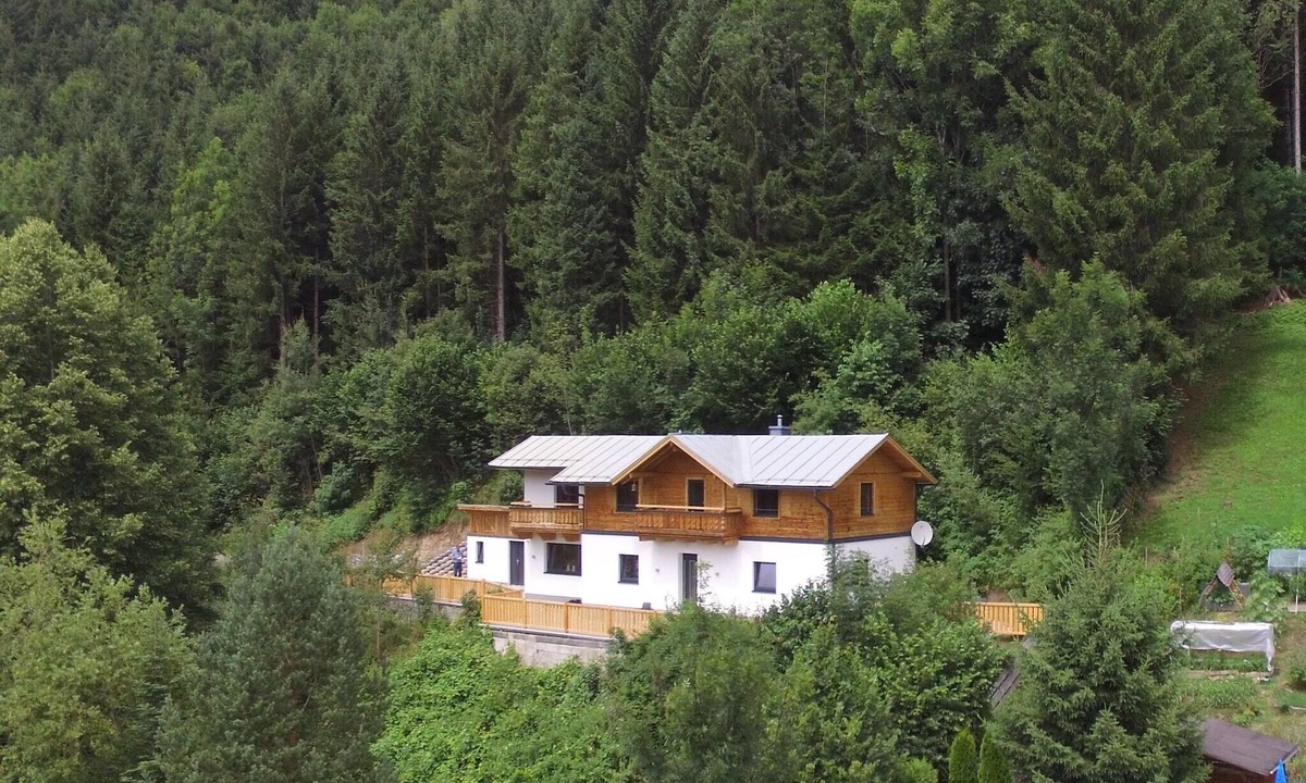 Bruck an der Grossglocknerstrasse Ski Chalet | Alpine Chalet Near Zell am See for 12