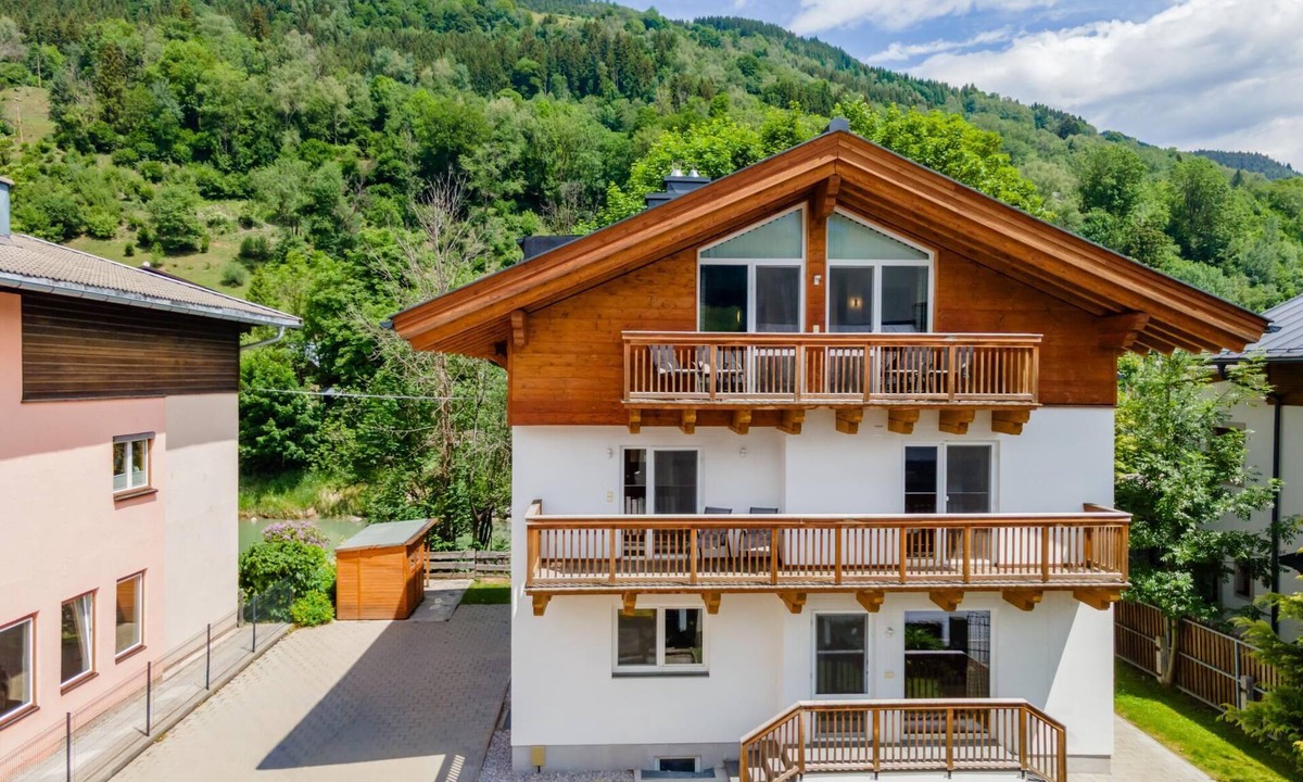 Bruck an der Grossglocknerstrasse House | Luxury chalet near Zell am See & Kaprun