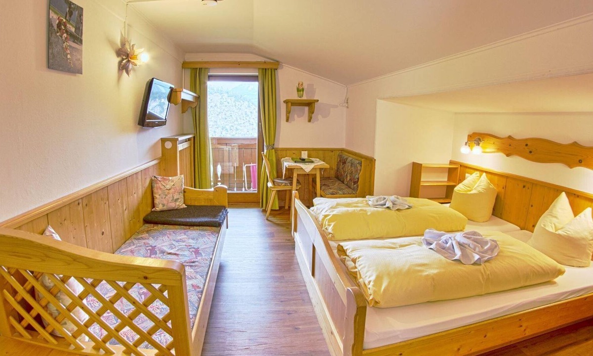 Pichl-Preunegg Apartment | Attic double room with balcony, from 4 nights breakfast - Irxnerhof - Holidays on a farm