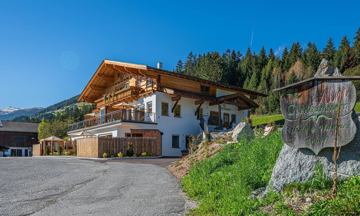 Schonbach Apartment | Authentic cosiness with a mountain panorama