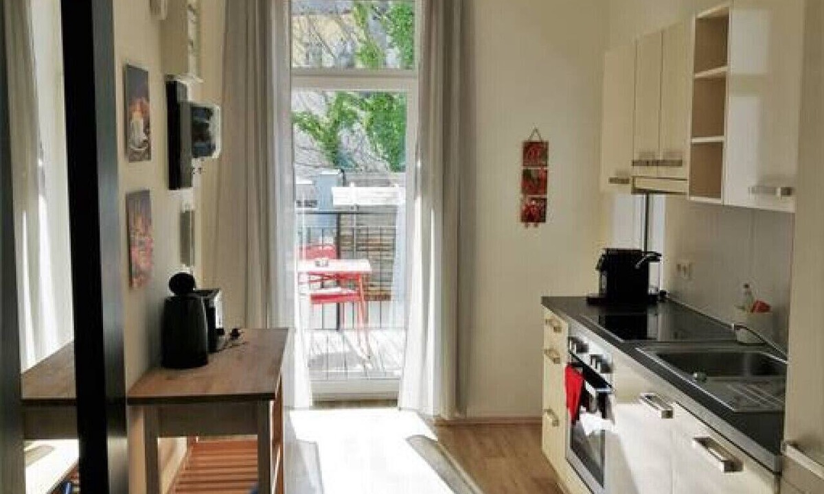 Funfhaus Apartment | Balcony 2 bedroom Apart near Schönbrunn