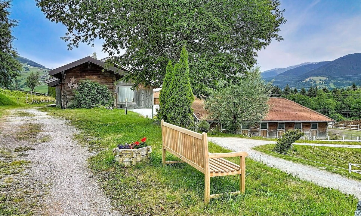 Kaprun Villa | Beautiful apartment in villa for 4 people with TV, balcony and pets allowed