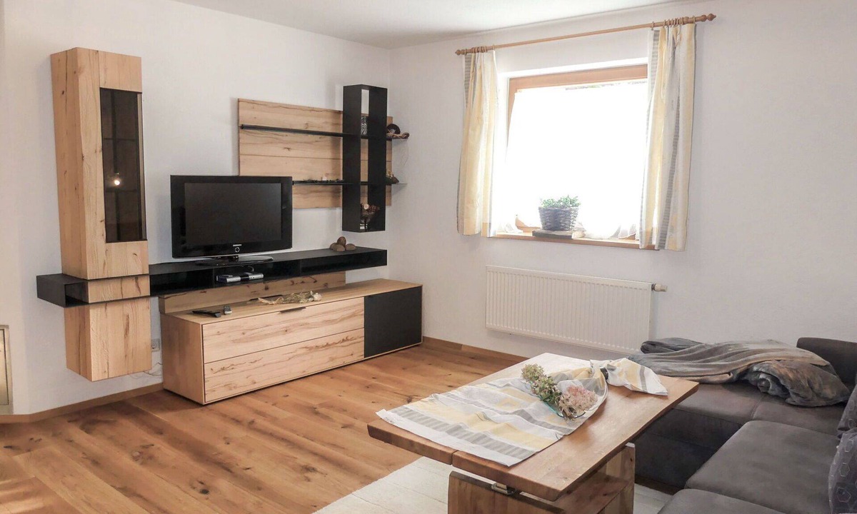 Strass im Zillertal Apartment | Beautiful apartment for 8 guests with WIFI, TV, patio and pets allowed