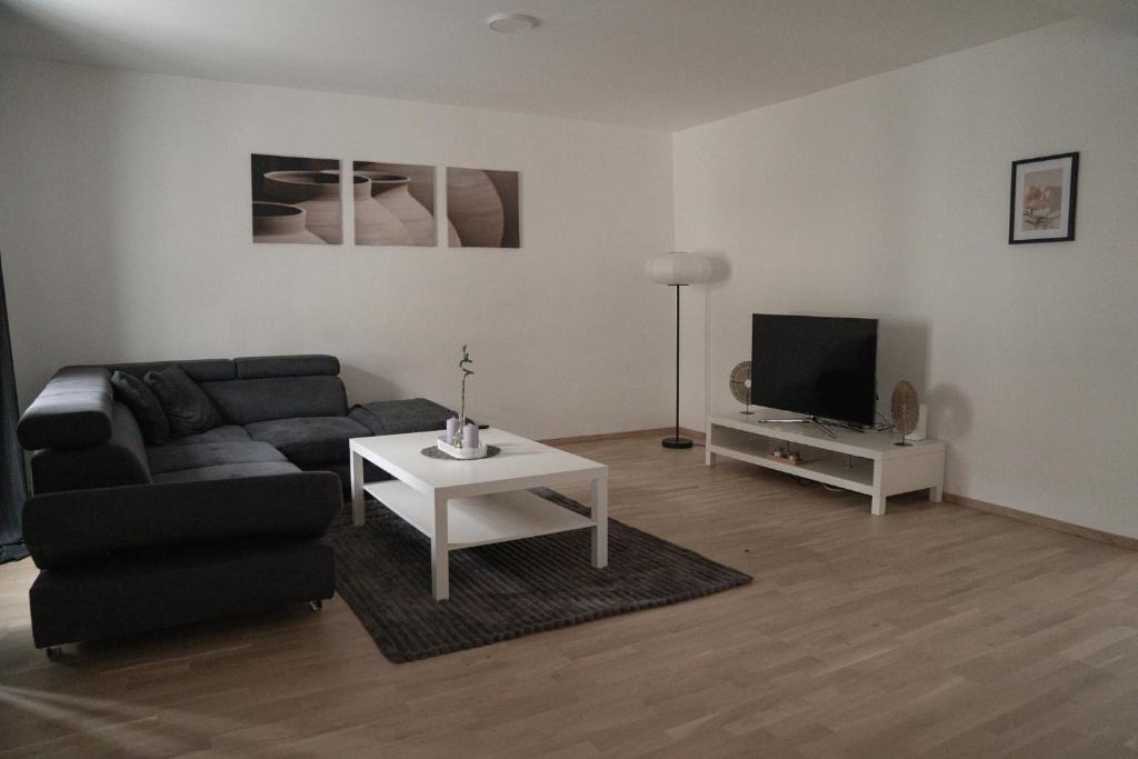 Klosterneuburg Apartment | Beautiful Central City Apartment - 2BR, WIFI, Netflix & PS4