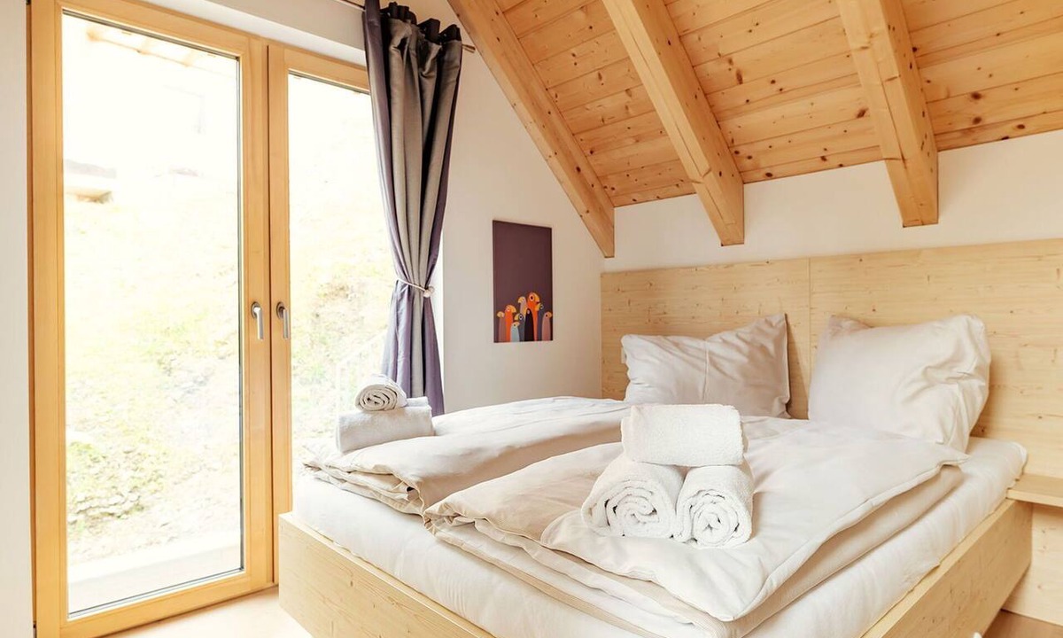 Schonberg House | Beautiful private villa for 8 people with TV, terrace and pets allowed