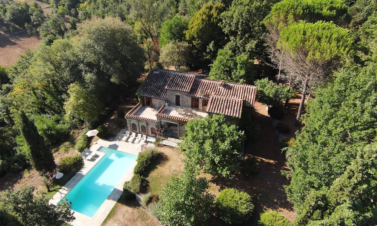 Bivio Lugnano House | Beautiful secluded Umbrian Farmhouse with Pool, mature gardens and grounds