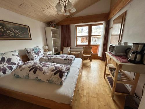 Mieders House | Bijou Guest House - Room w Balcony, Mountain & Garden Views