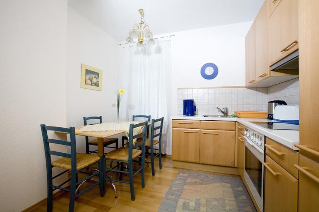 Bregenz Apartment | Bright Holiday Apartment “Ferienwohnung Bregenz 8 Top 1” in Central Location Close to Lake Constance with Wi-Fi, Terrace & Garden
