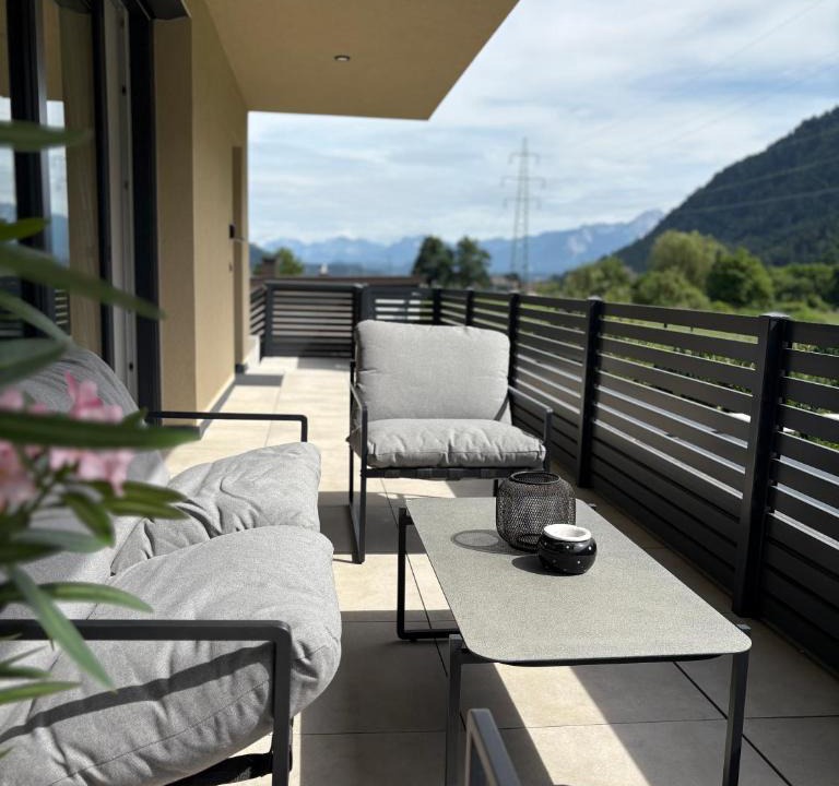 Treffen Apartment | Burg VIEW Apartment im Herzen von Treffen am Ossiachersee