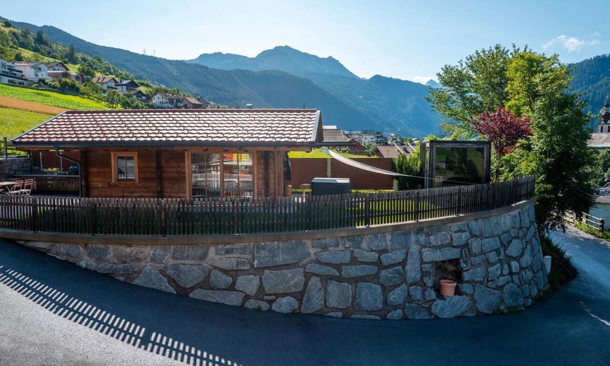 Fliess Ski Chalet | Chalet Hittli 1065 – Authentic Tyrolean Chalet with Private Sauna, Guest Card, Mountain View