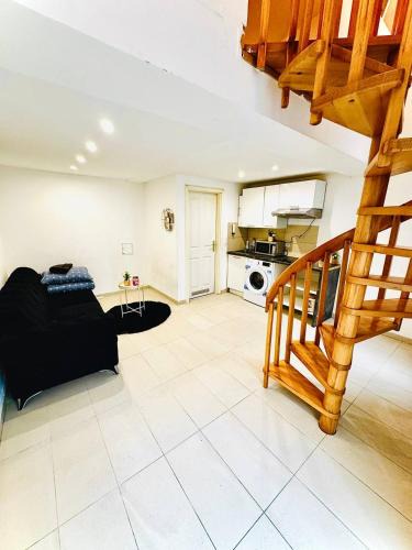 Rudolfsheim-Funfhaus Apartment | Charming Stay - Close to Vienna Attractions MZ1