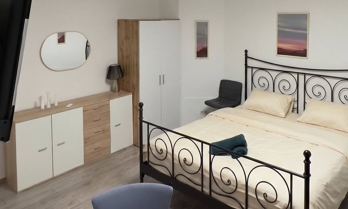 Grinzing Villa | Charming Villa Hideaway | Peaceful Garden Escape