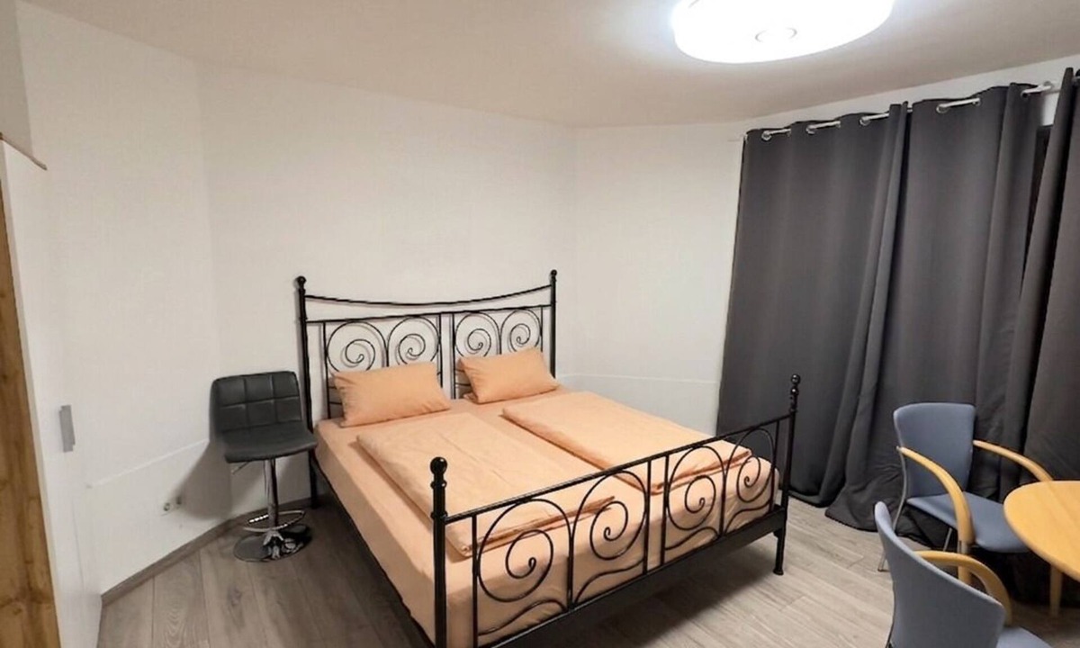 Grinzing Villa | Charming Villa Stay | Garden & Parking Included
