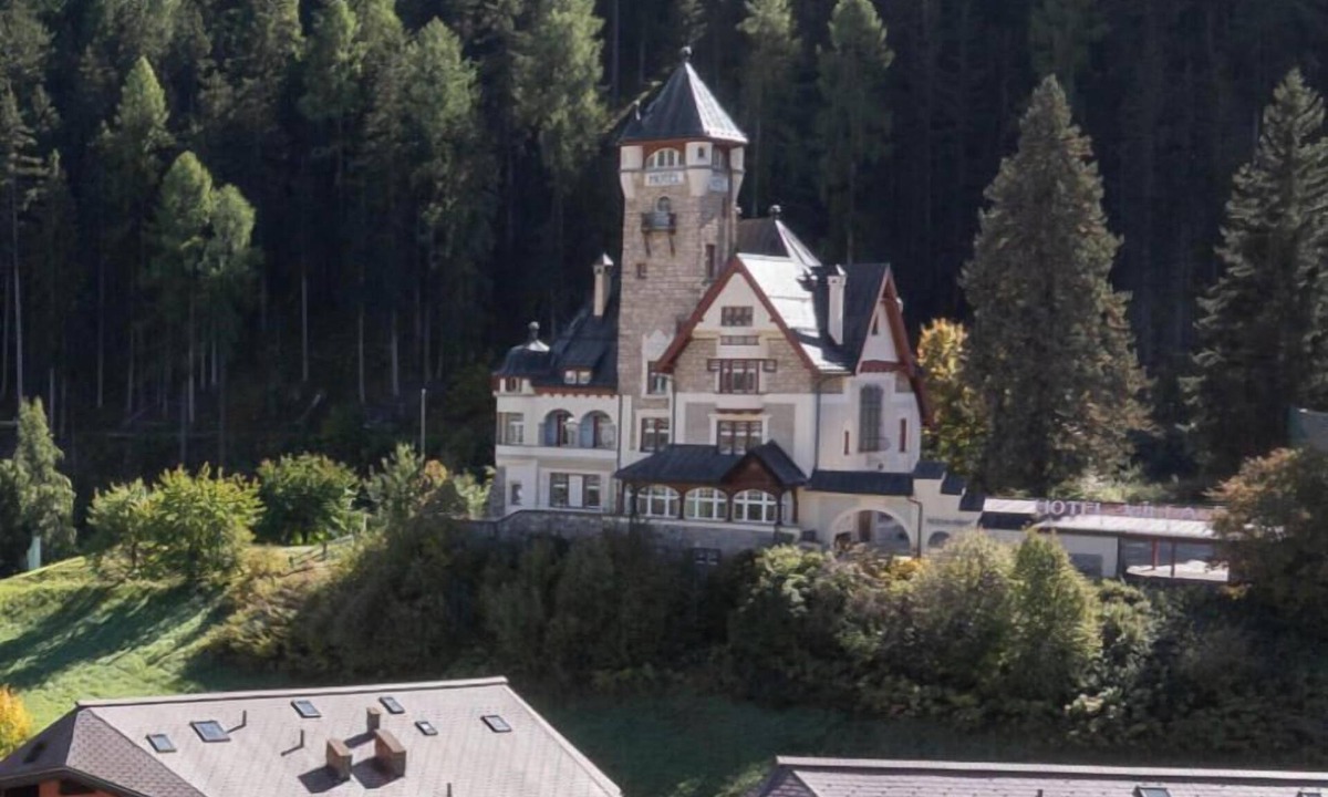 Vulpera Apartment | Chasa Valbernard 4105: Spacious 3.5-room apartment with comfort and mountain views
