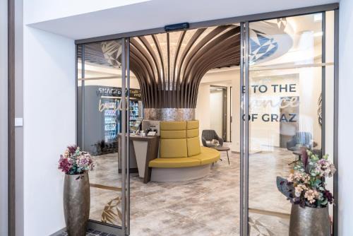 Lend Hotel | CHRIZZ Rooms