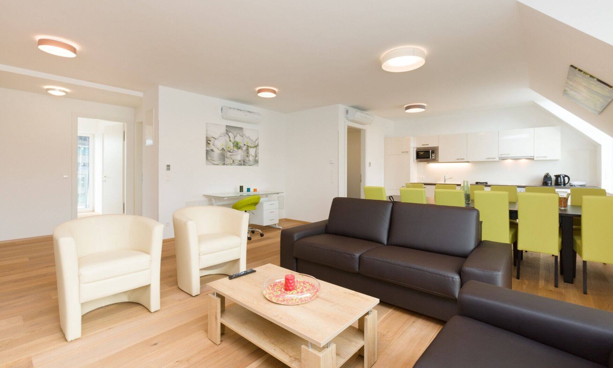 Innere Stadt Apartment | City Center Oasis: Luxe 5BR w/AC, near River