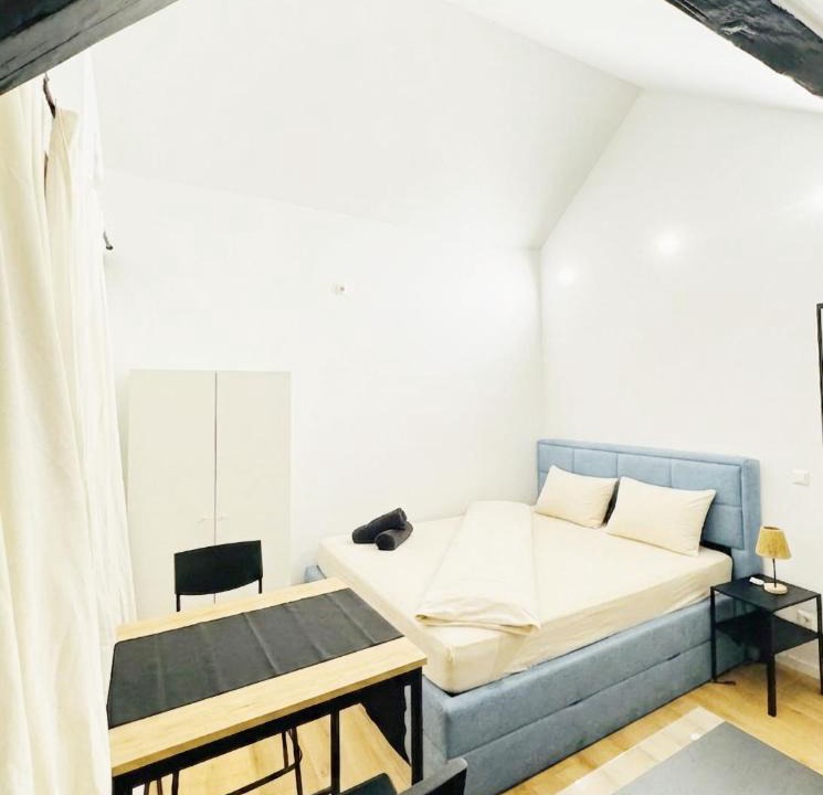 Liesing Apartment | Comfortable 5BR Apt for 13 Near Liesing Station
