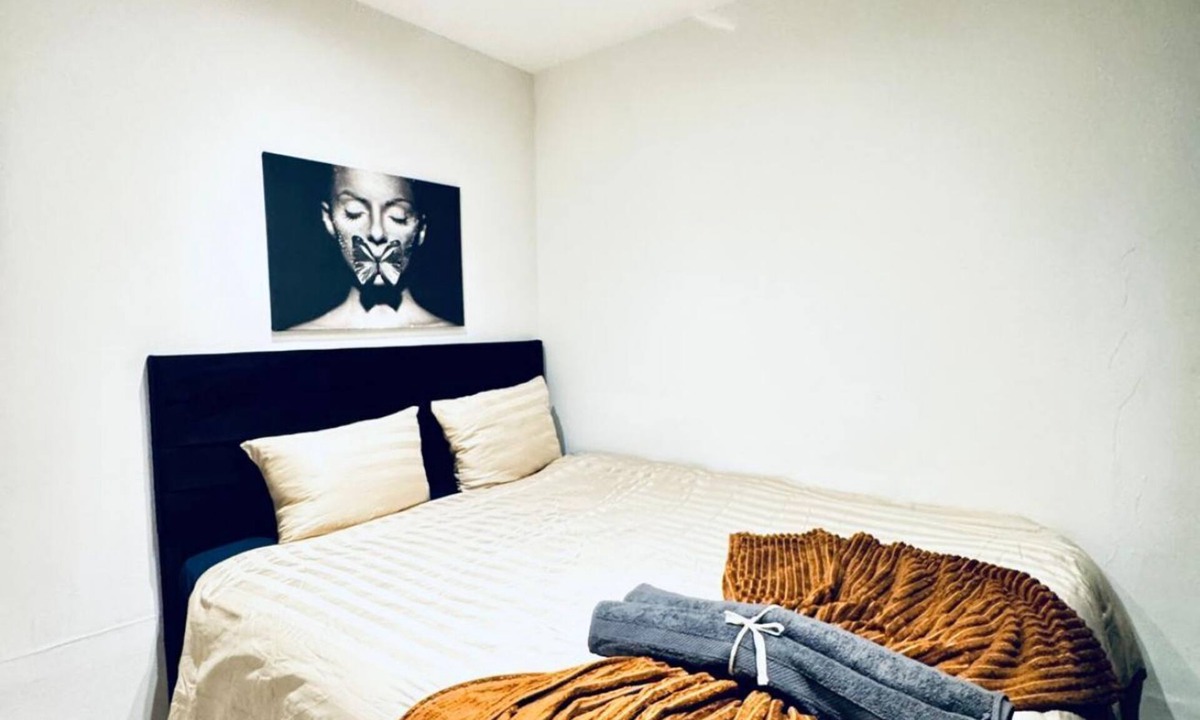 Wahring Apartment | Comfortable & Clean Private Room, Close to Transit