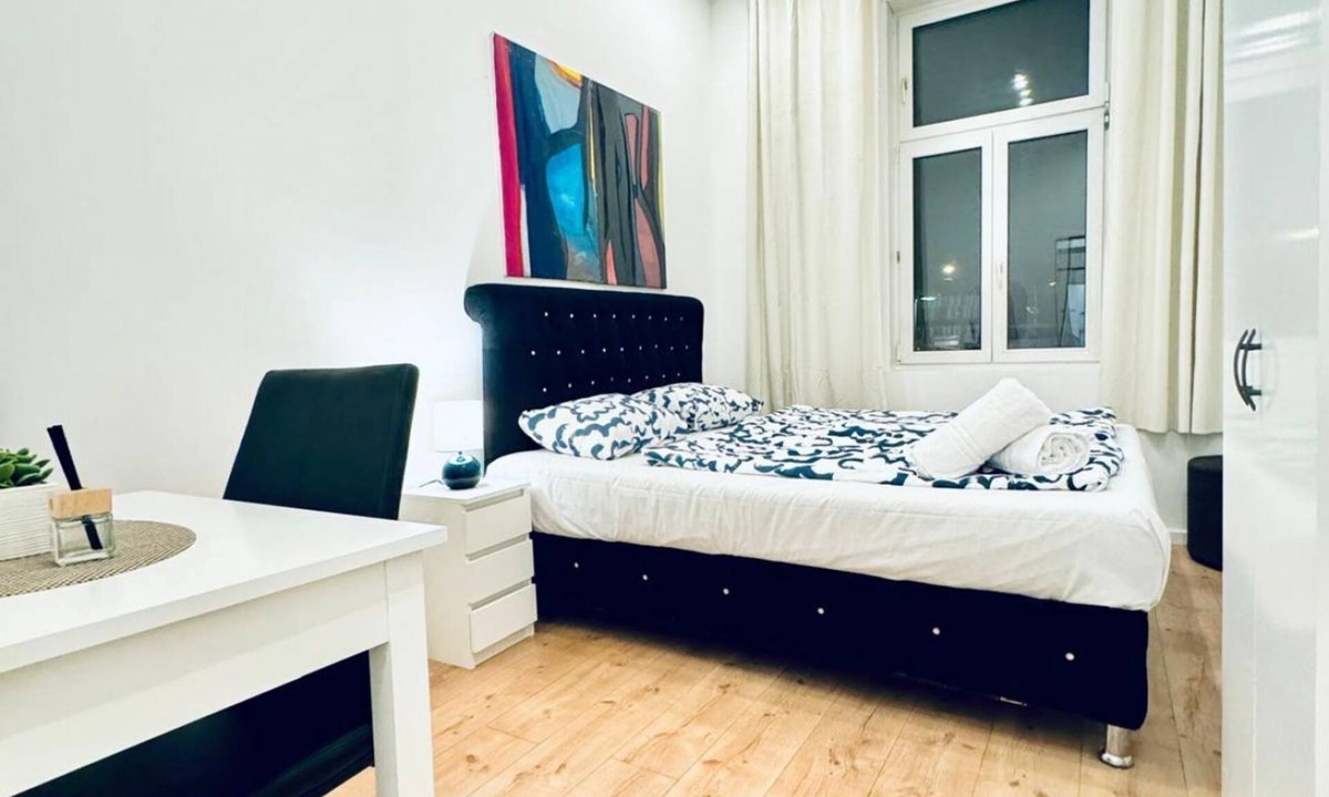 Liesing Apartment | Convenient Stay Room for 2, 11 Min to Atzgersdorf