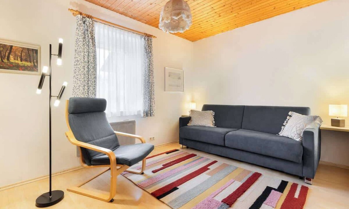 Riedenburg Apartment | cosy 2 room apartment , sleep 4, private parking