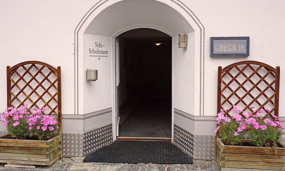 Mathon Apartment | Cosy apartment for 2 guests with WIFI, TV, pets allowed and panoramic view