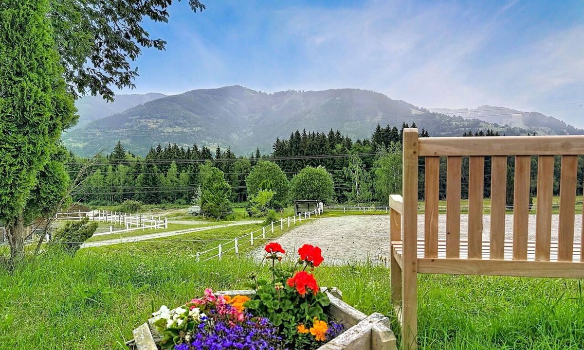 Kaprun Villa | Cosy apartment in villa for 7 people with TV, terrace and pets allowed
