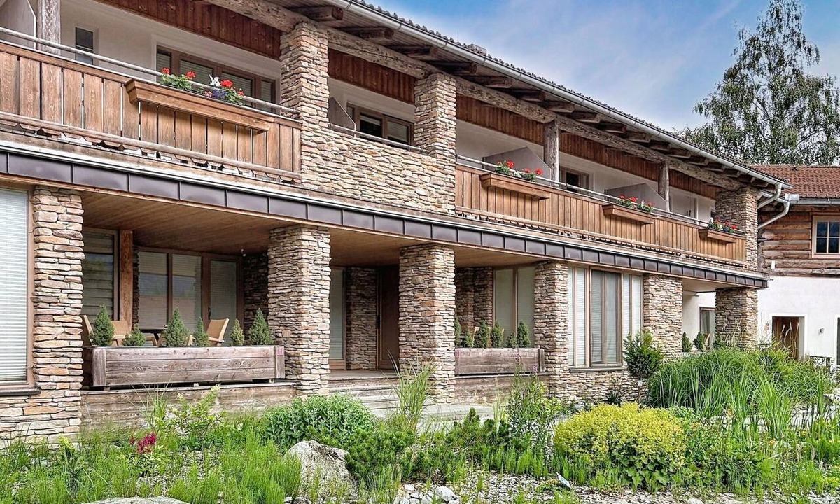 Kaprun Villa | Cosy apartment in villa for 4 guests with TV, balcony and pets allowed