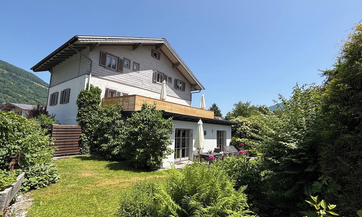 Niedernsill Apartment | Cozy apartment with private sauna, terrace & garden. Pet friendly🐕