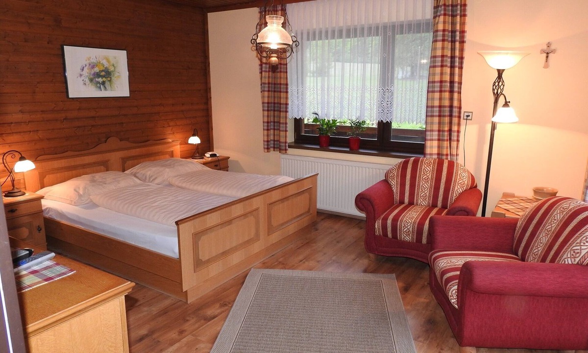 Kernhof Apartment | Cozy vacation apartment with large balcony (pets allowed)