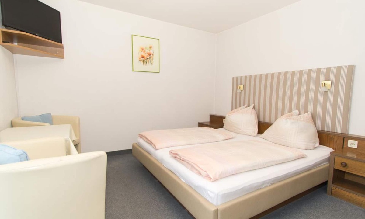Egg am Faaker See Bed & Breakfast | Doppelzimmer mit Balkon - Gästehaus Wulz-lesjak