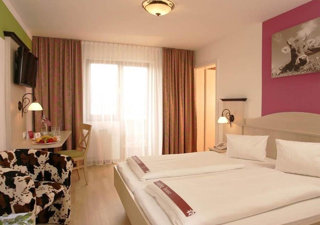Werfenweng Hotel | Double room "Wengerau" with shower, WC - Gut Wenghof - Family Resort Werfenweng